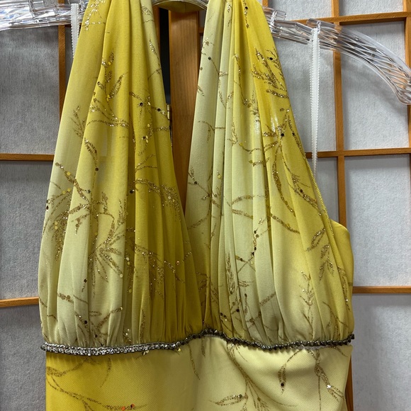 Formal wear - Picture 4 of 4